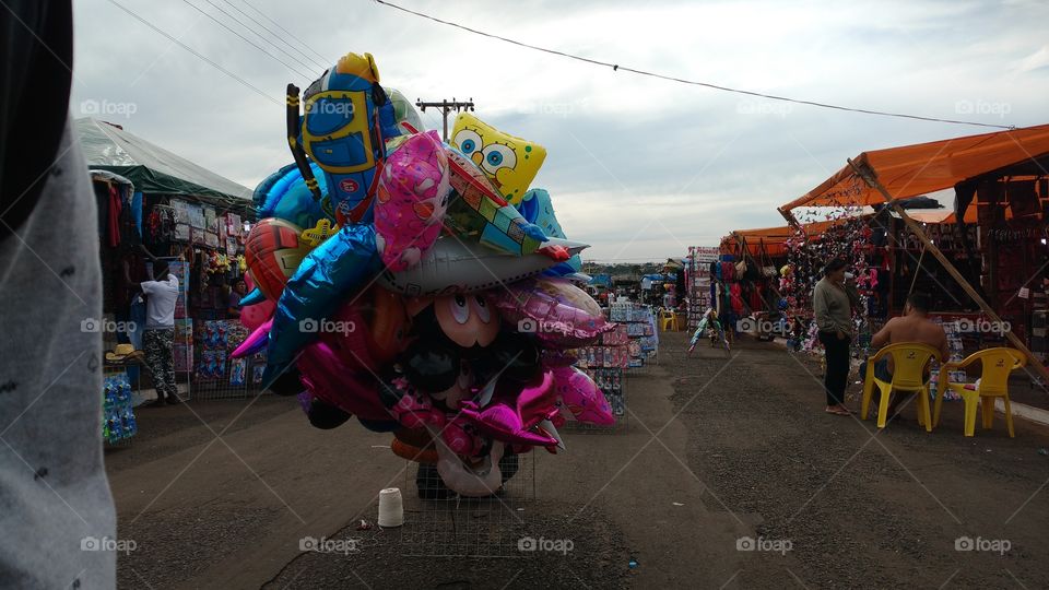 Balões ao ar livre.