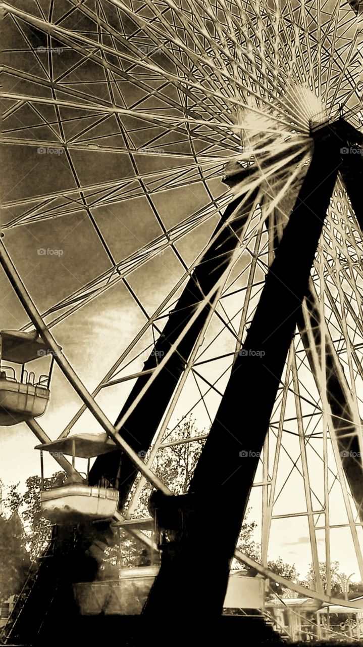 Ferris wheel black and white