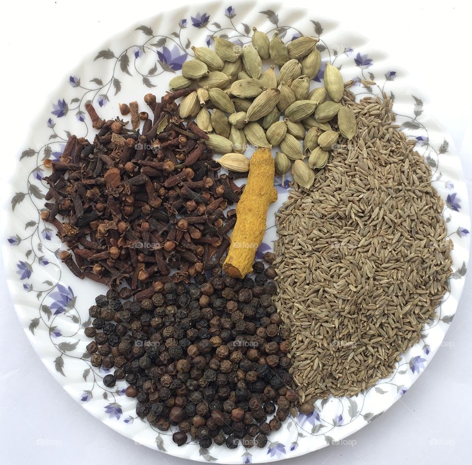 These are the ingredients of all the spices, due to which we bring flavor in our food.