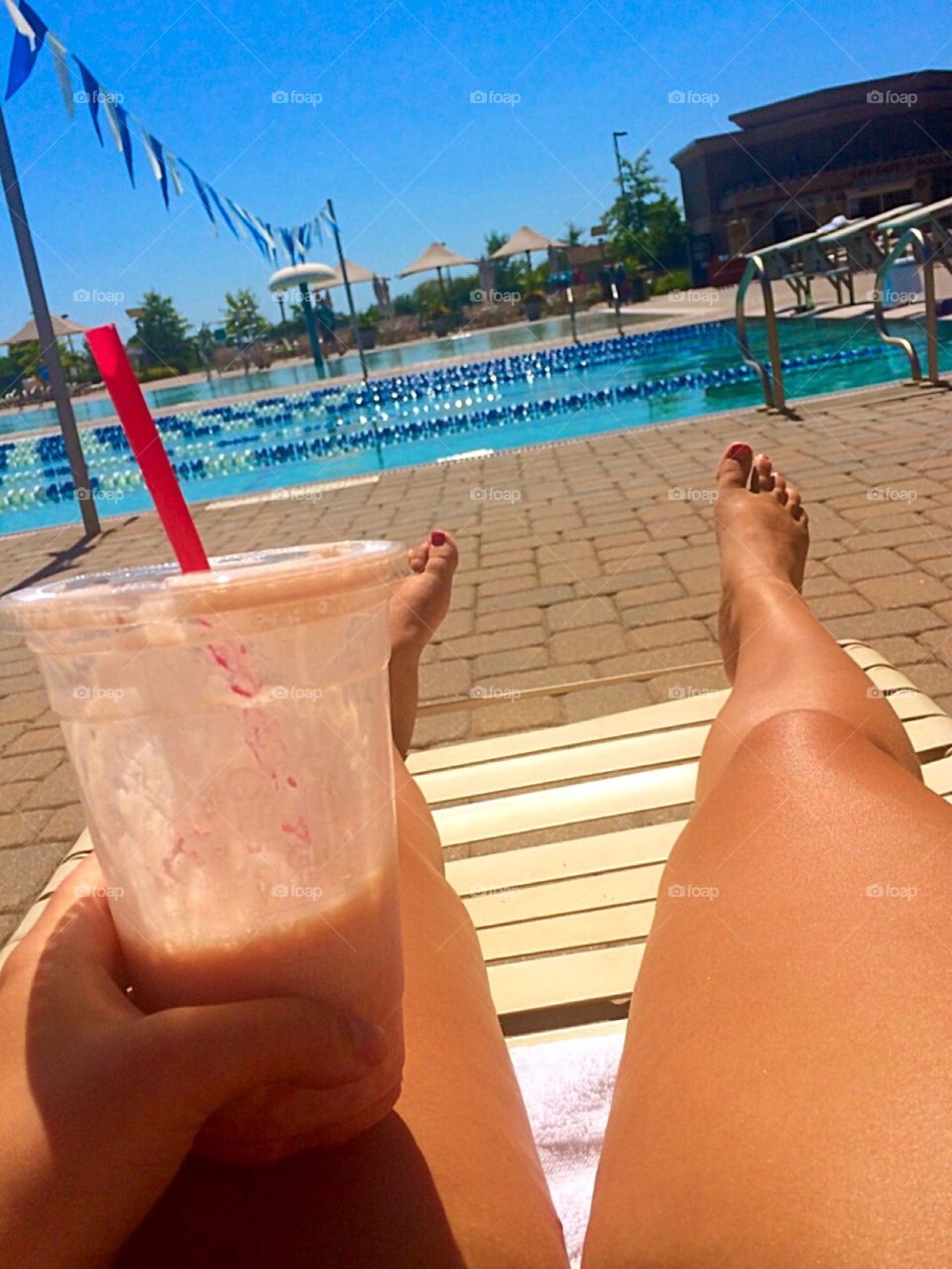 Smoothie by the Pool