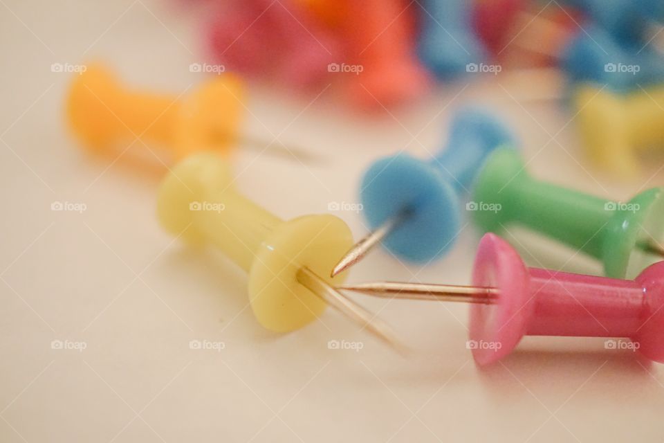 Thumb tacks 