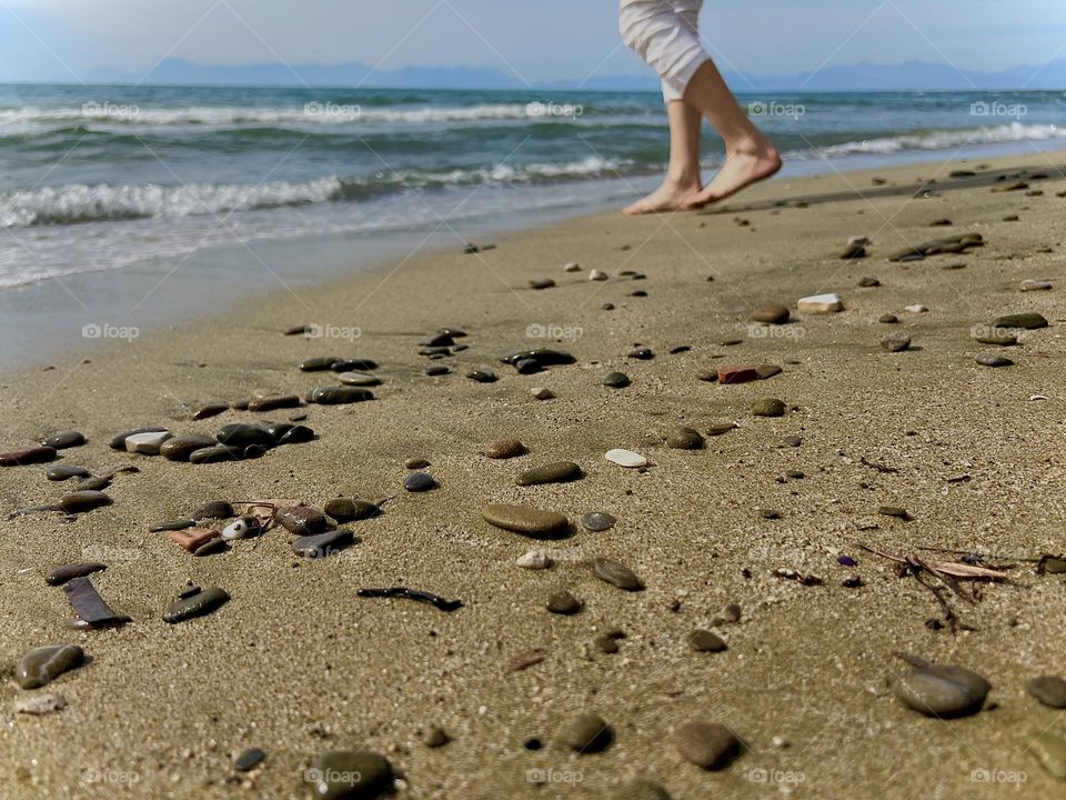 Sea seen from the ground 