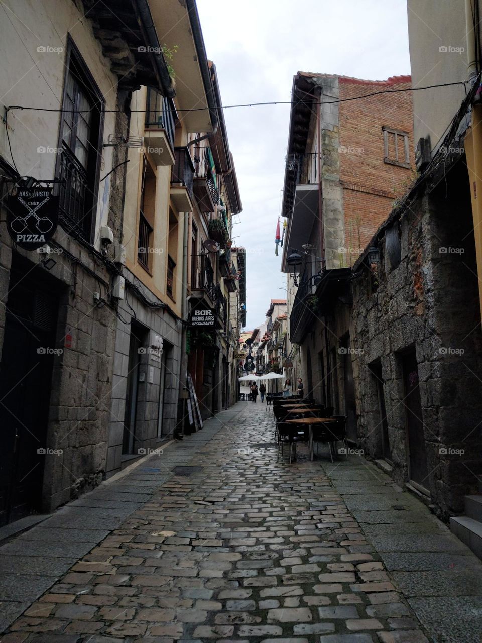 What a charming scene! It looks like a stroll down that street could transport you back in time. 🏙️✨