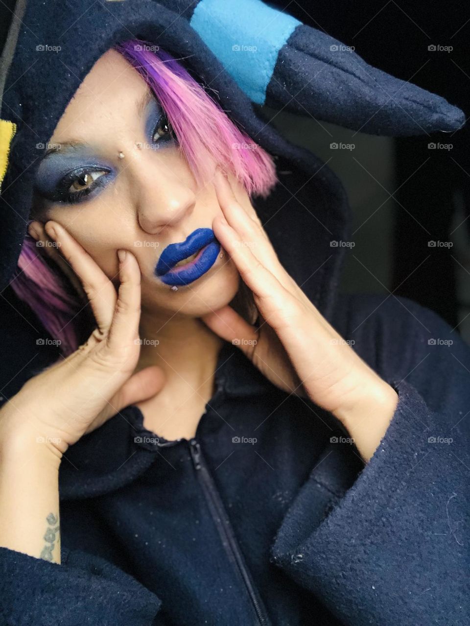 Another fun shot of the makeup look, that matched my shiny umbreon onsie I was wearing!