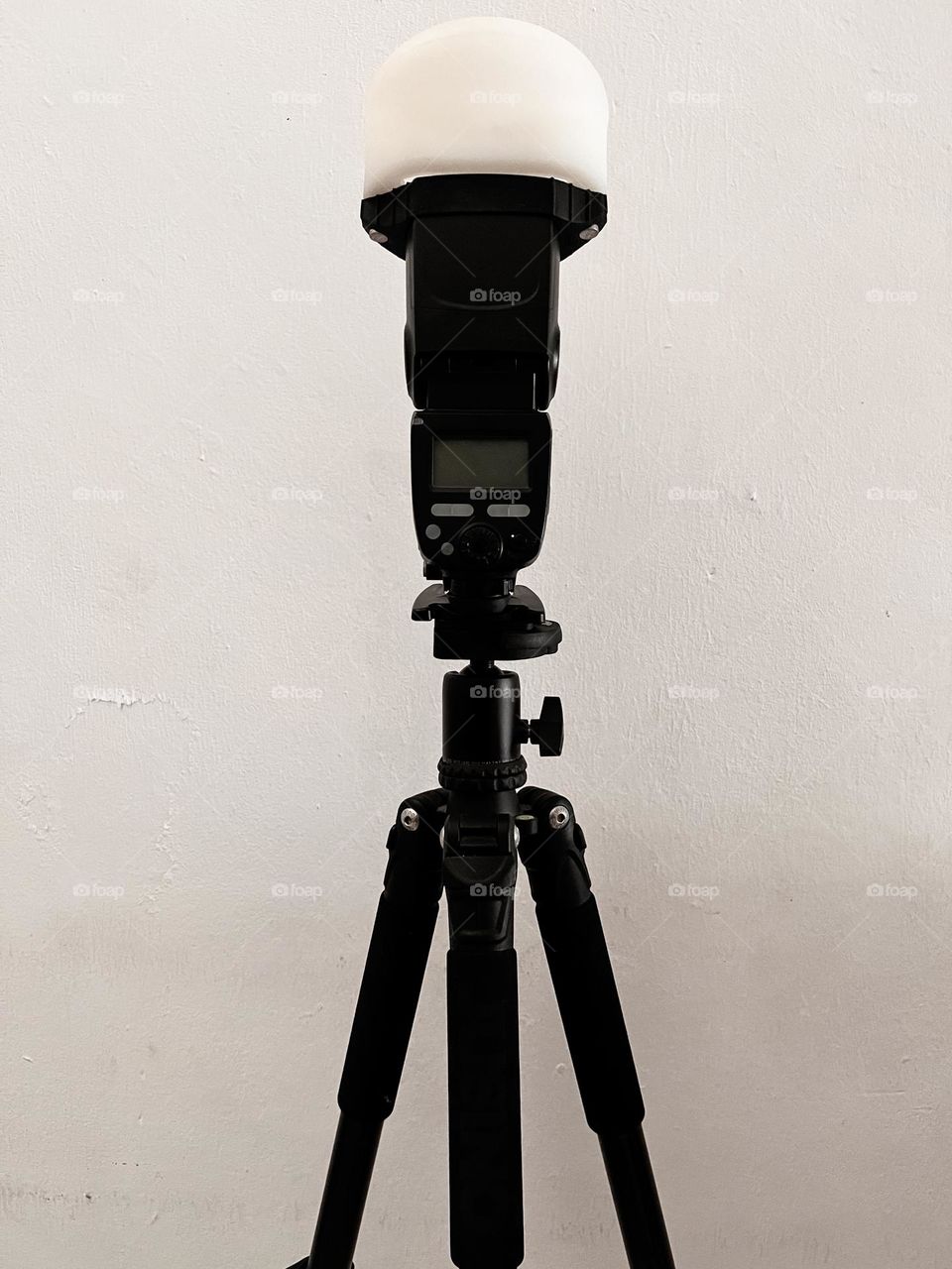 Photography Flash, Speedlight and tripod. Usually use for light the subject in not good light conditions. use in low light.