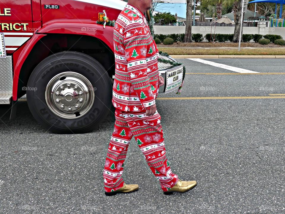 Parades in the USA Foap Missions - Parades in the USA consist of a procession of people, usually organized along a street, often in costume, and often accompanied by marching bands, floats, or sometimes large