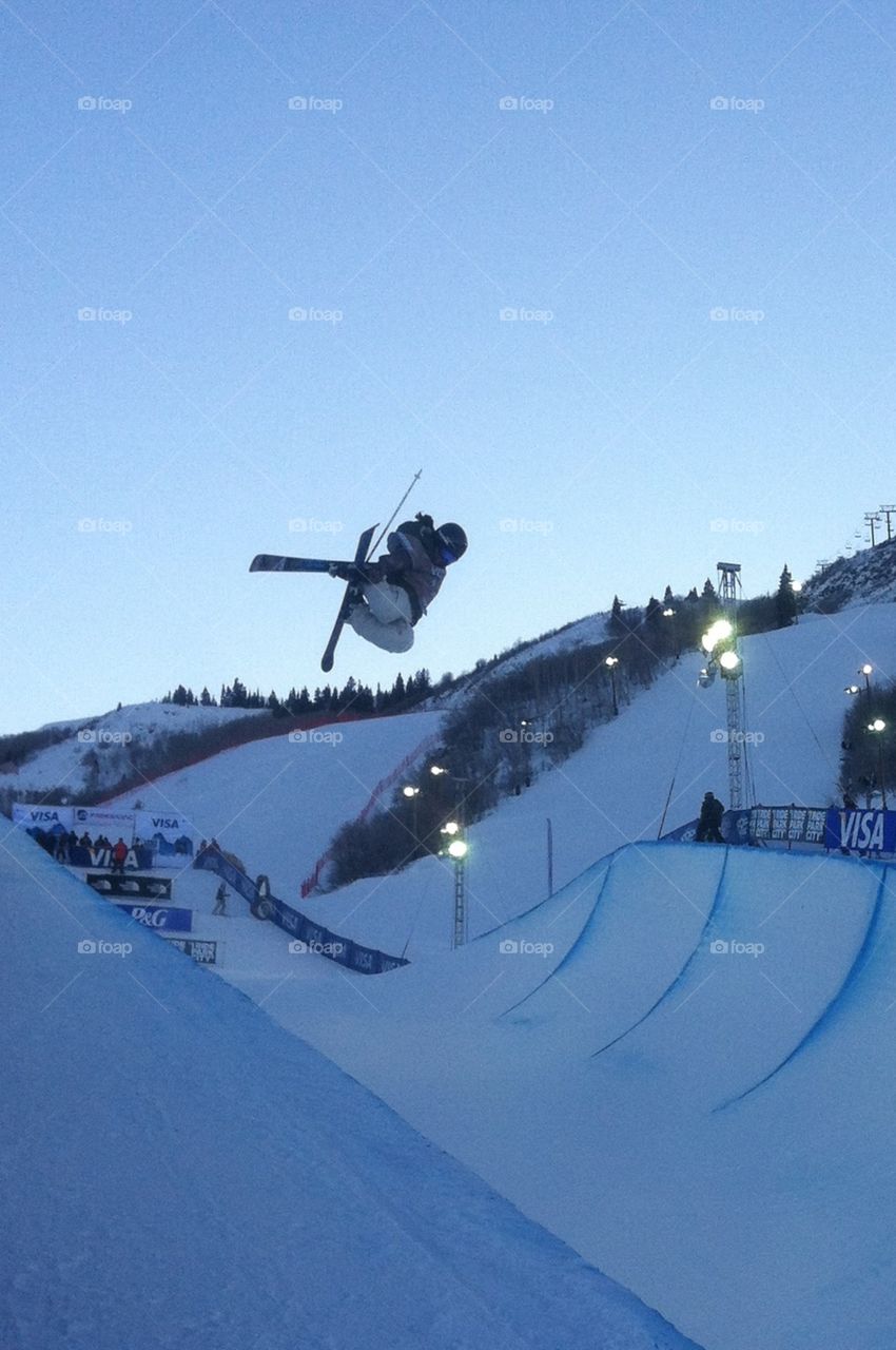 Half pipe . Half pipe freestyle skiing 