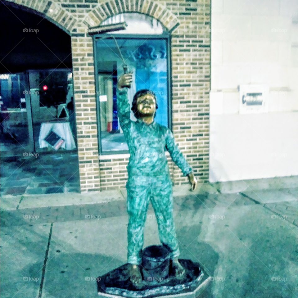 bronze painter boy statue