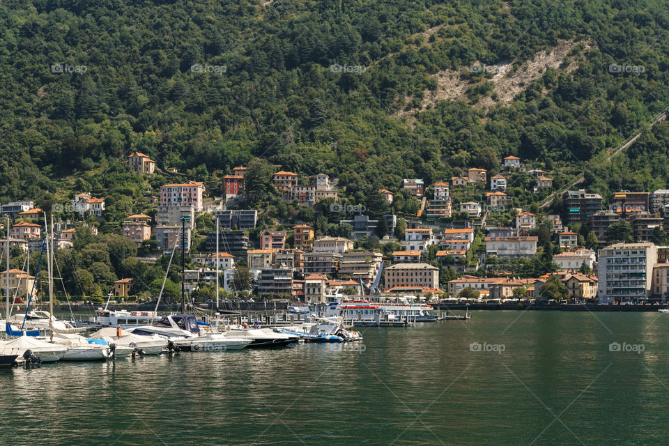 Lago Como no norte da Itália é um lugar lindo para se conhecer na Europa, com paisagens incríveis!