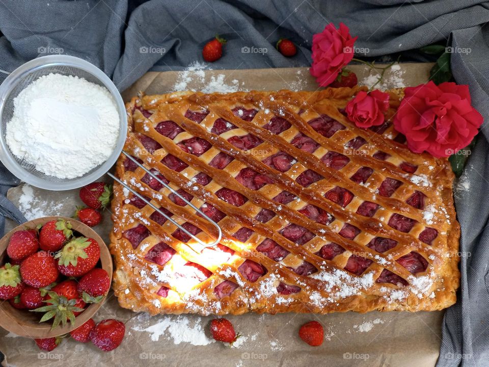 strawberry pie, baking.