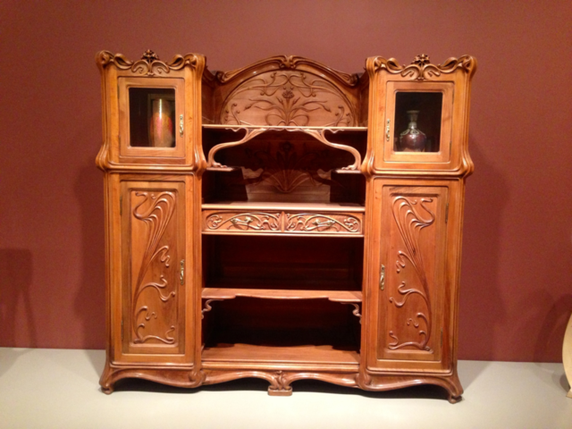 art museum detailed desk by mengzishiliu