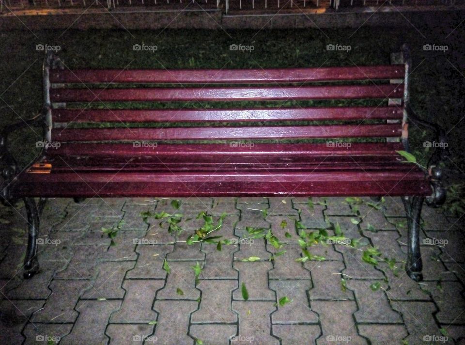 bench in the evening скамейка вечером