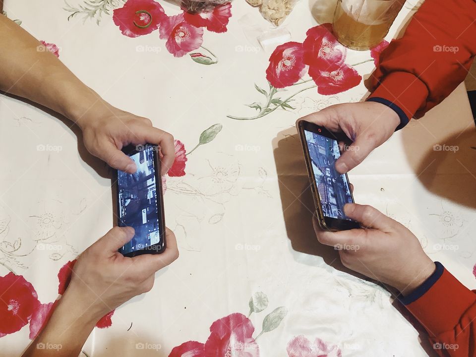 People gaming PUGB with smartphones