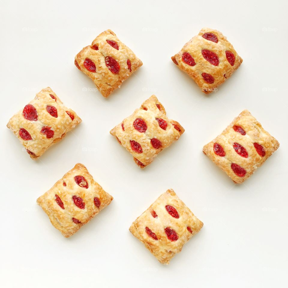 Raspberry pastry bites