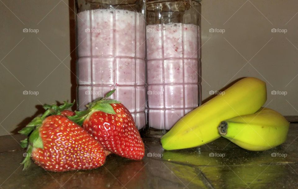 Strawberry Banana Smoothies