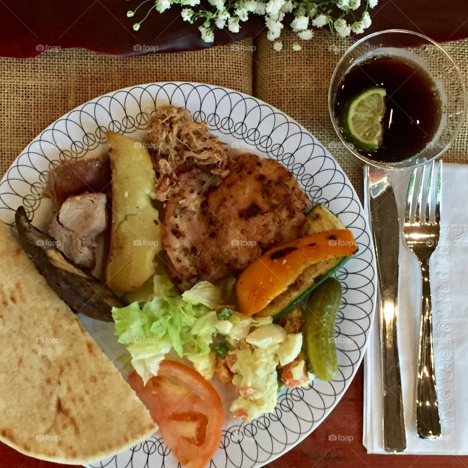 Plate with food 