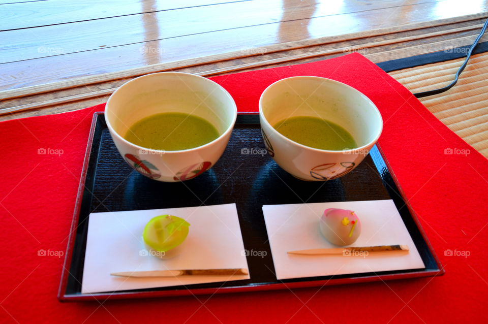 red placemat with two cups of matcha tea