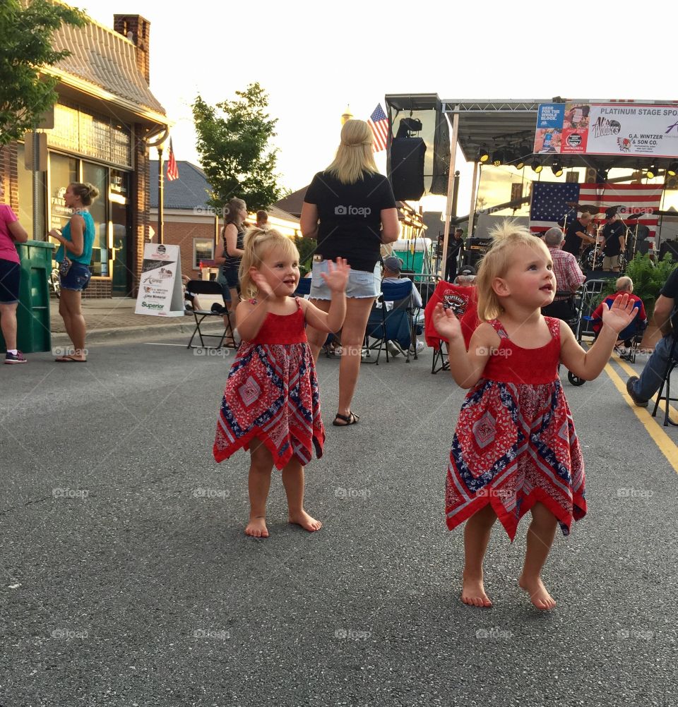 Twin Dancers 