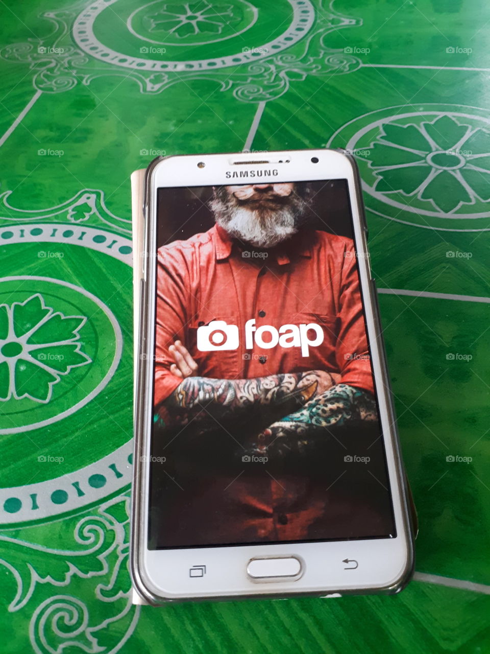 Look....! My Phone on The Table