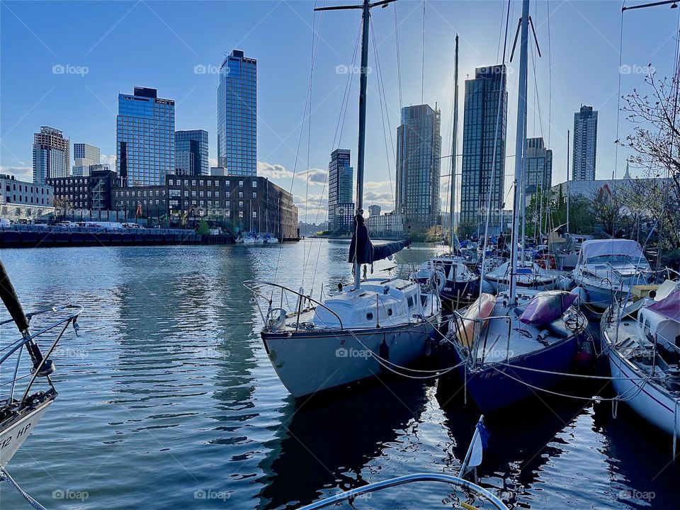 This is beautiful „Newtown Creek“ by the „Pulaski Bridge“ in LIC, Queens with various boats. It is especially charming at twilight time when the „East River“ begins to shimmer in different shades of bright silver to blue. 2024. Hypnotic Productions
