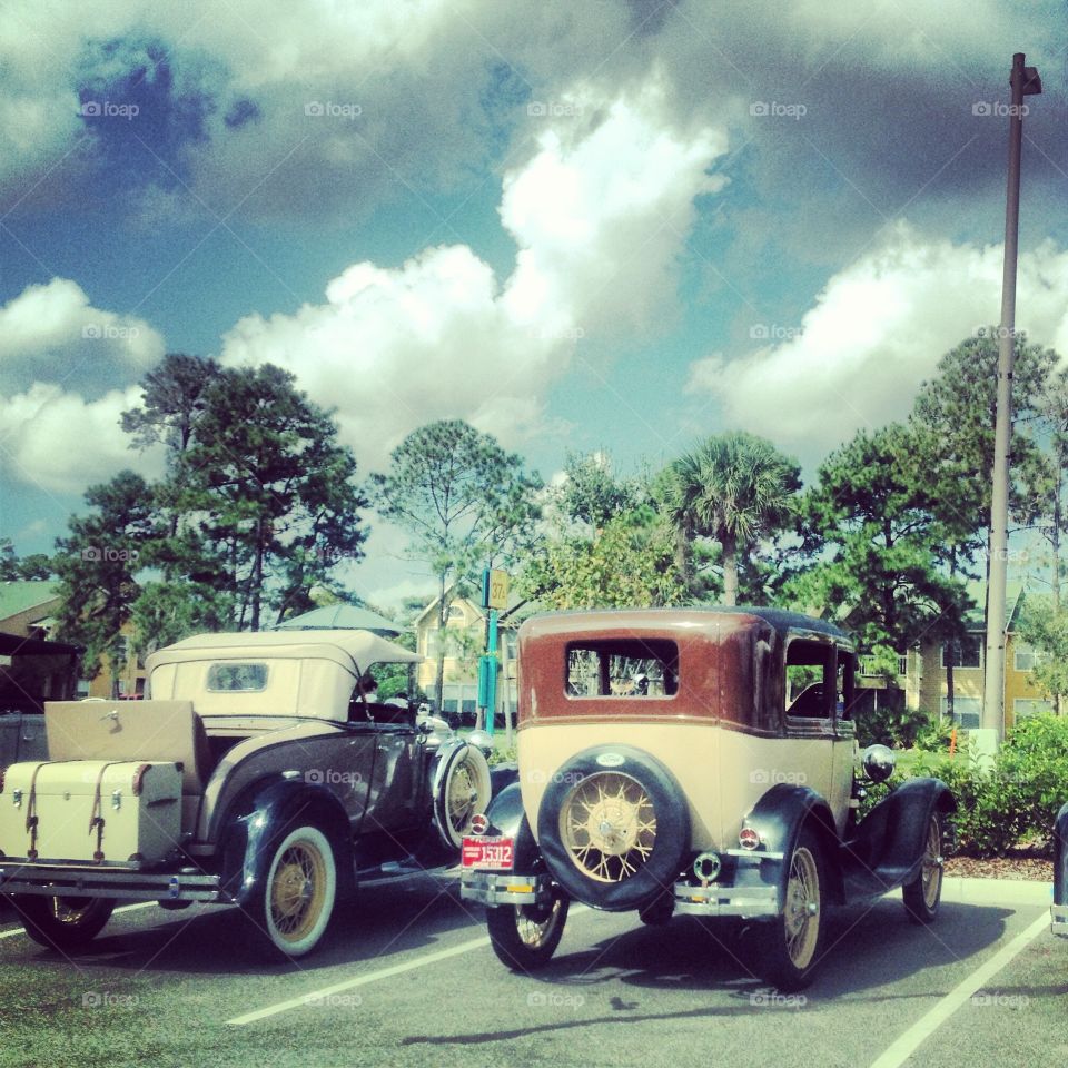 Vintage vehicles . Rest stop in Florida 