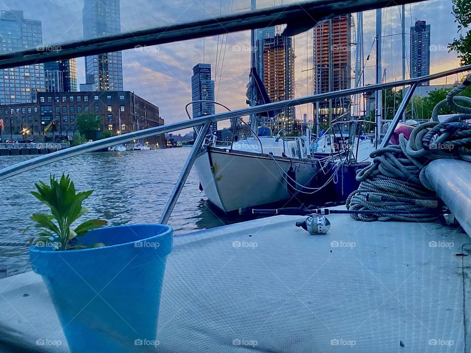 Twilight is steadily approaching and the views from aboard „Salvation“, our 28 foot cabin cruiser are getting more and more spectacular. 2023. Hypnotic Productions