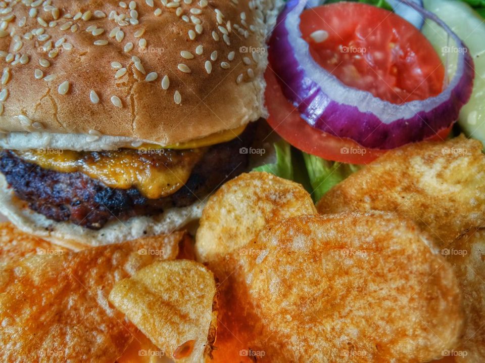 American Cheeseburger With Potato Chips