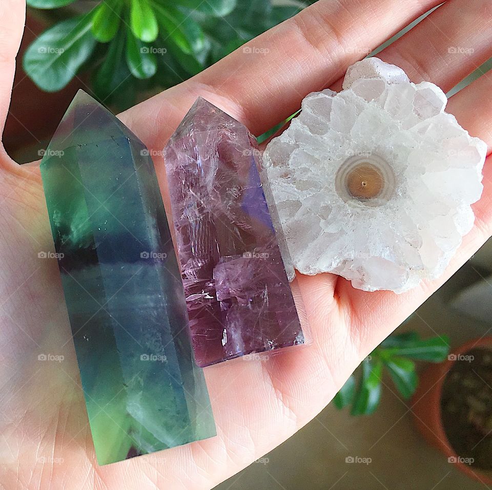 Green fluorite crystal tower point, purple amethyst polished tower point, white stalactite quartz slice