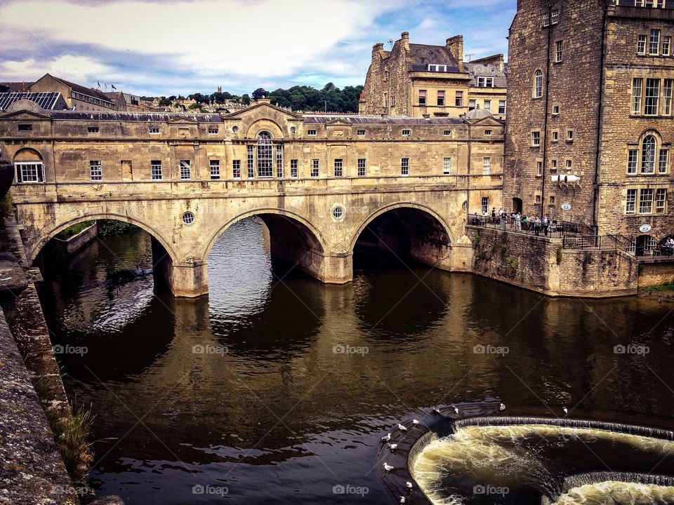 Poulteney bridge over river