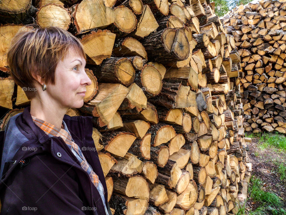 girl on the background of firewood