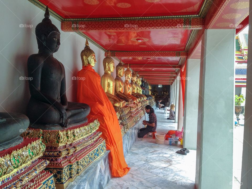 Buddhas on display ....