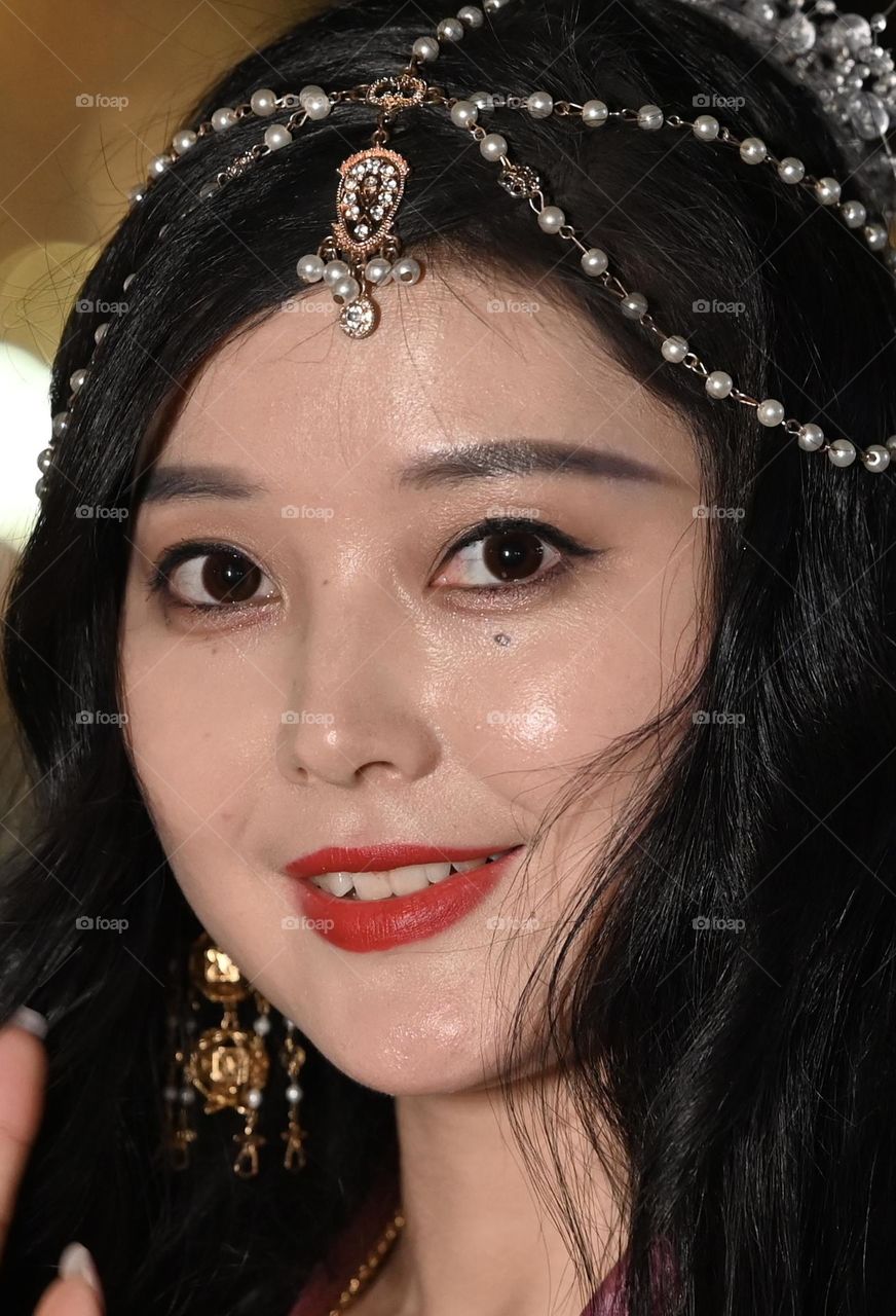 Portrait picture of beautiful Girl 