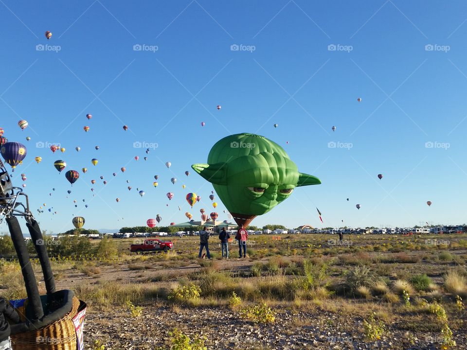 Yoda hot air balloon, landing, field, Albuquerque International Balloon Fiesta 2016