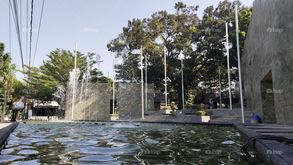 taman yang ada air mancur
