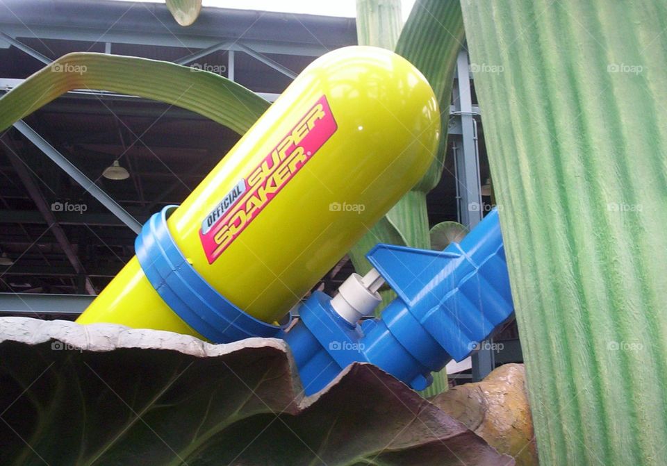 WDW - Oversized Super Soaker