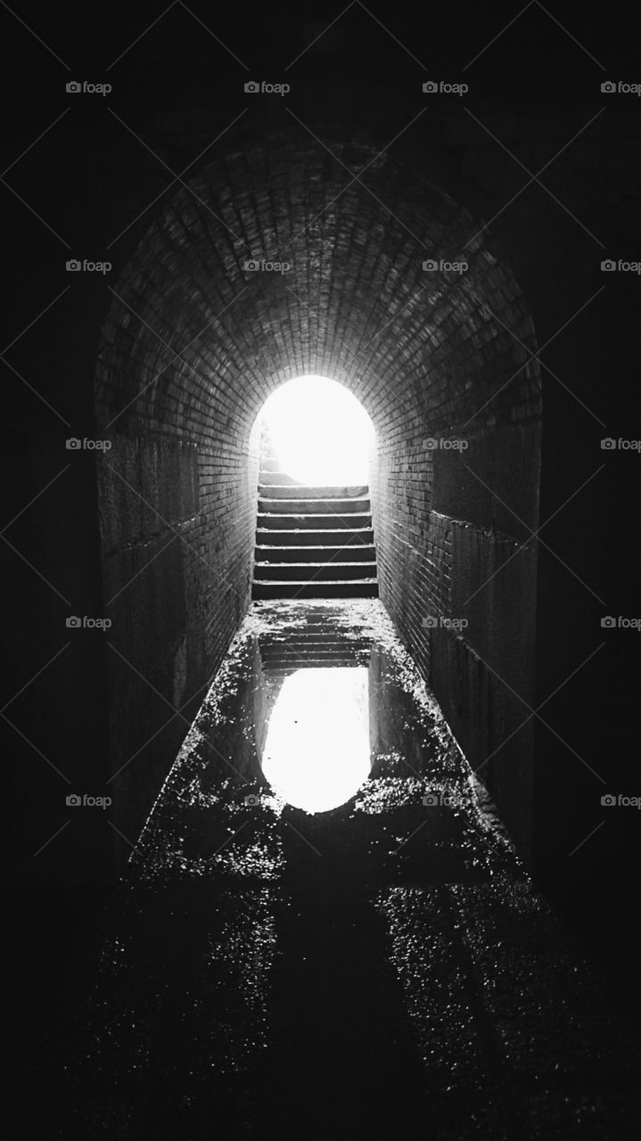 black&white tunnel