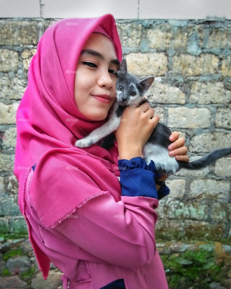hijab and cute kitty
