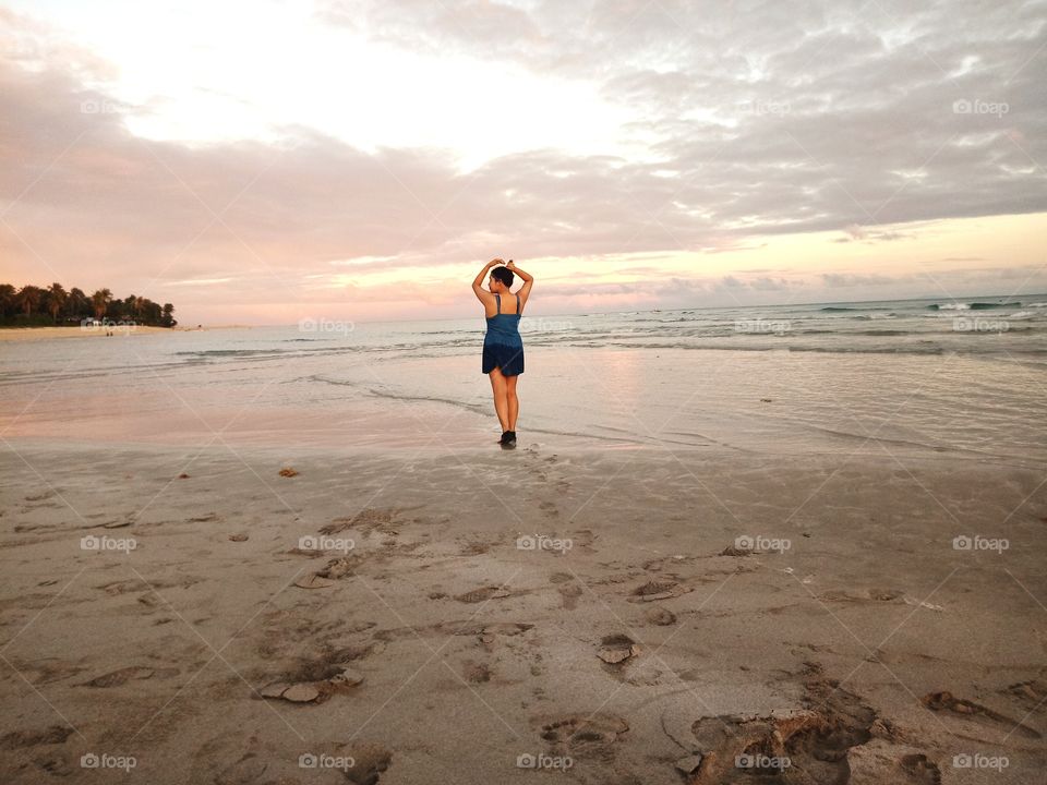 Sunset in the beach is all I need.