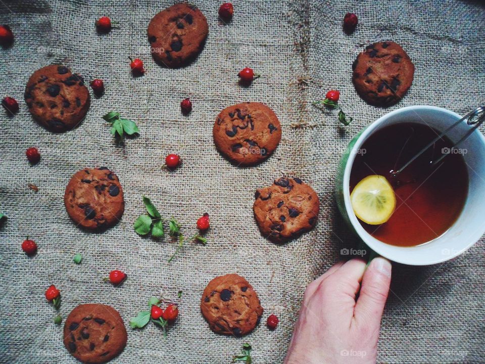 oatmeal cookies and tea