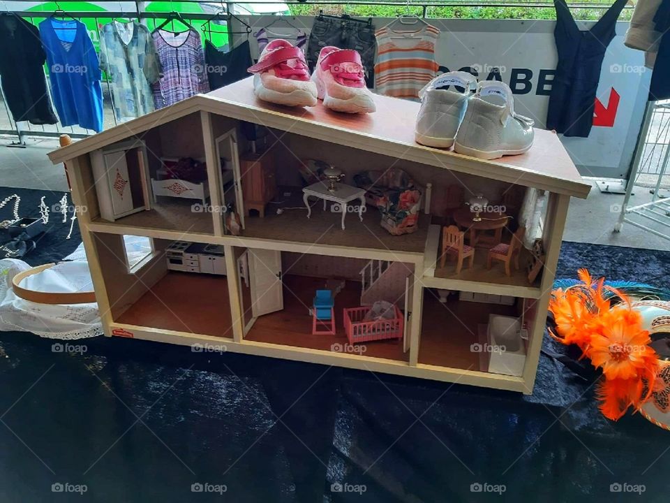 Doll house representation piece by piece