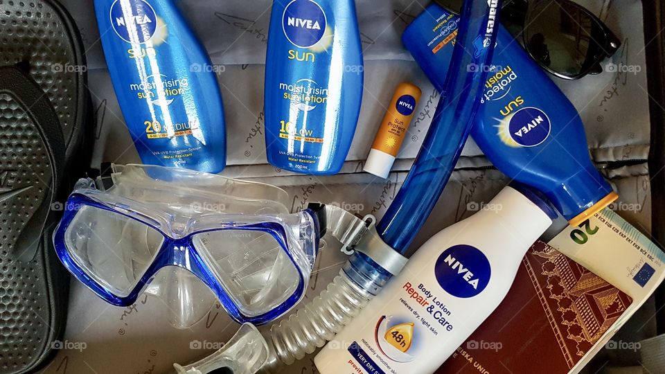 Going on vacation, packing some Nivea sunscreen products and sun lotion - semester, packar ner solkrämer och hudkräm för solsemester 