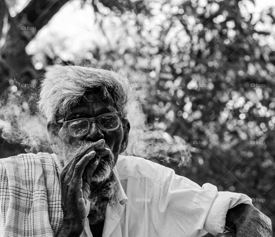 He don't need a single rupee extra but only a cigarette. #portrait of poverty