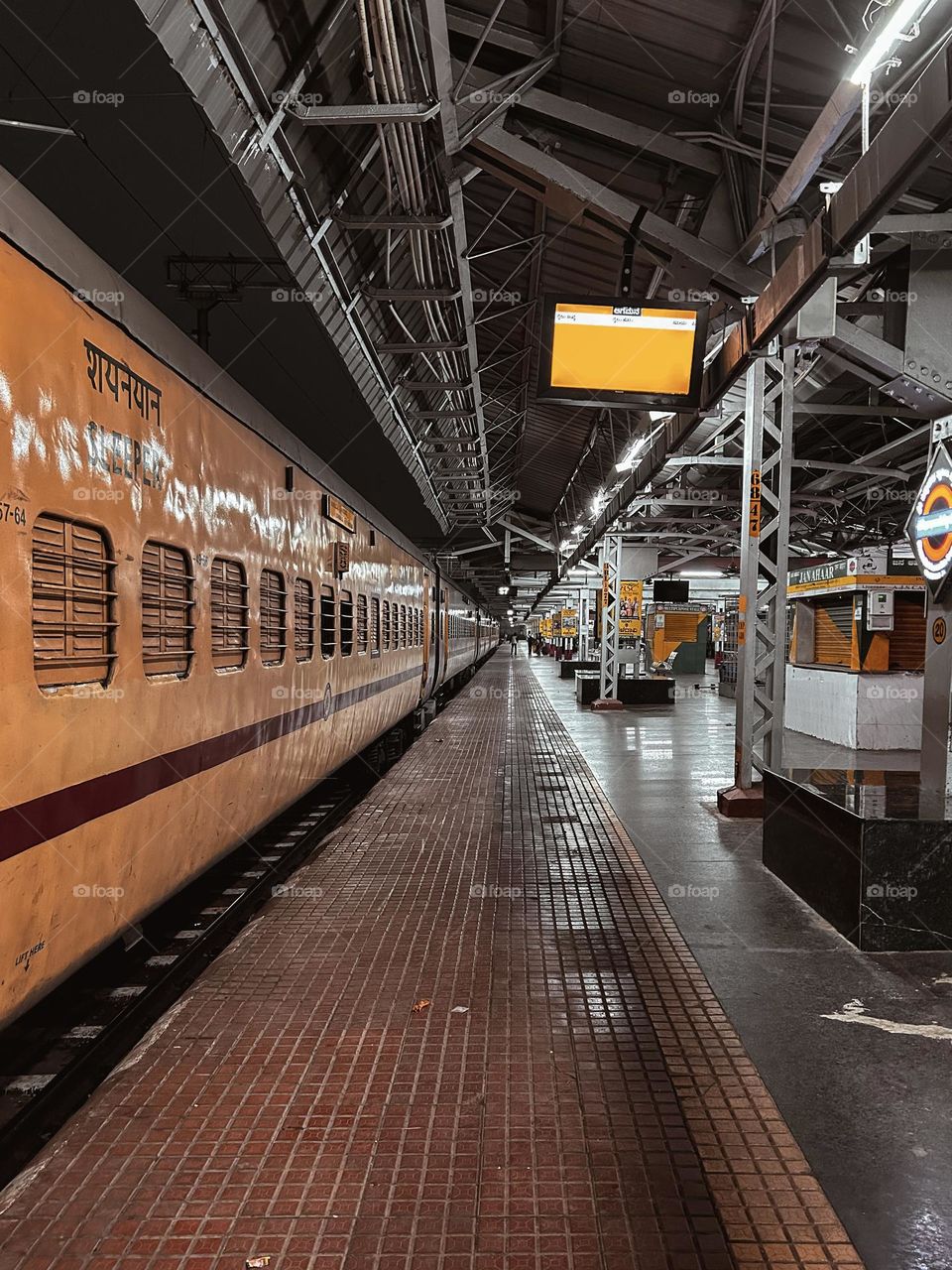 Public transport - Rail cars - Empty platforms 