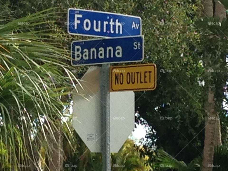 Which sounds better, a banana or fourth street?