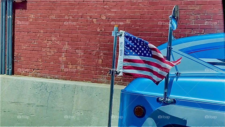 Another still image of the „American flag“ being blown around wildly by the brisk winds by the waterfront in Long Island City, Queens, NY. The iconic box shaped car is interesting enough, w the added detail it’s fantastic. 2022. Hypnotic Productions