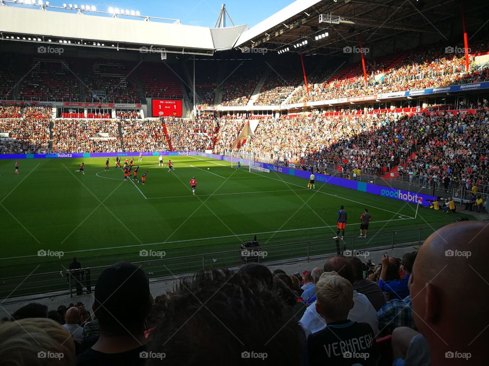 Luuk de Jong scores a penalty for PSV Eindhoven and scores 2-1