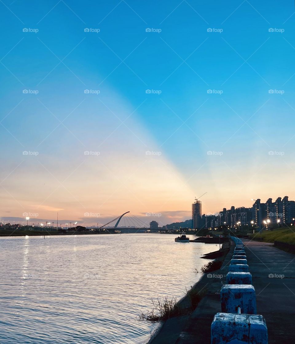 anticrepuscular rays