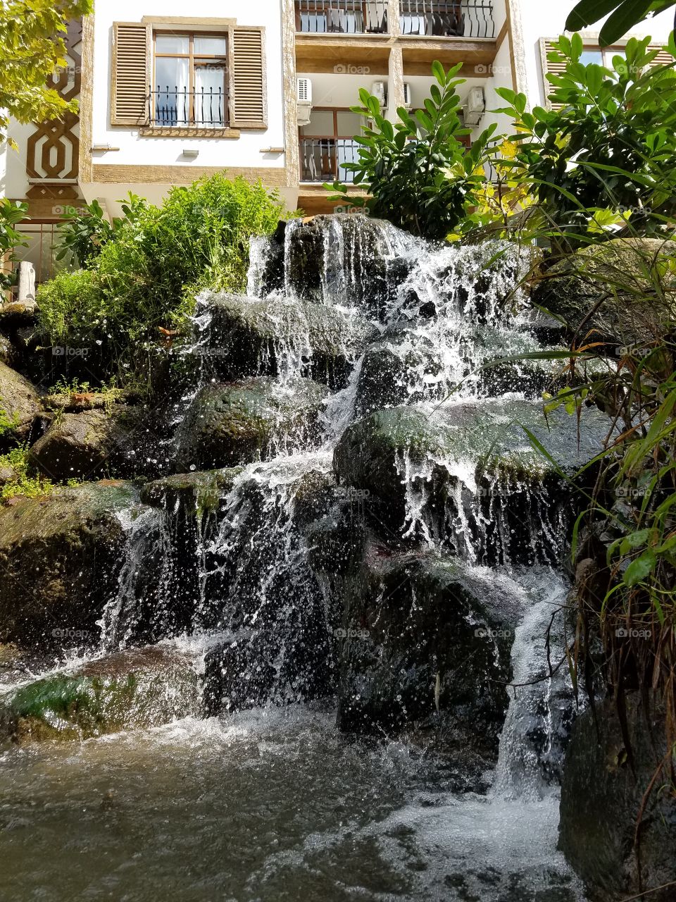 a small waterfall in Maşukiye turkey in front of a apartment building