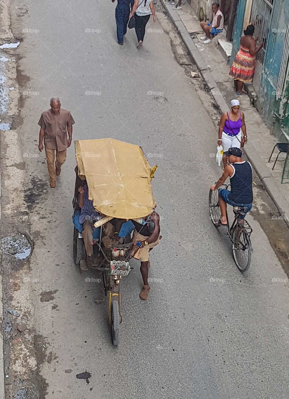Cuban life from a balcony