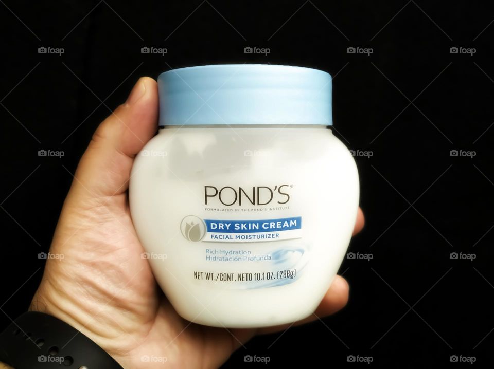 pond's